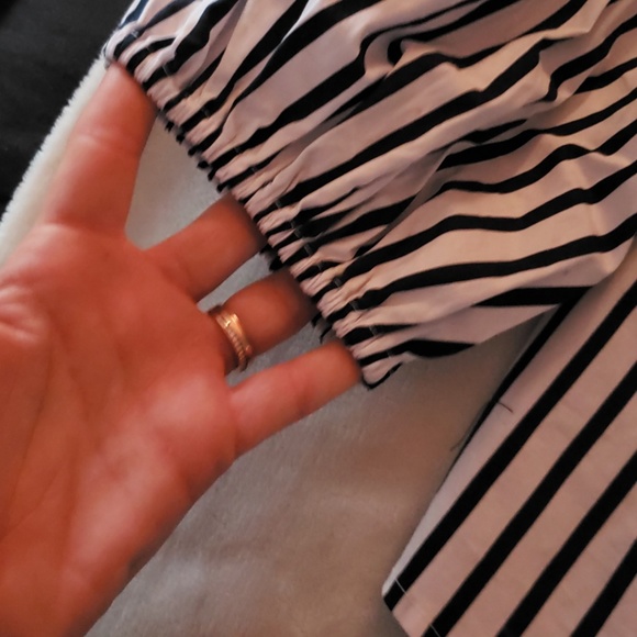 NWOT Off the shoulder , 3/4 sleeve shirt - Picture 3 of 3